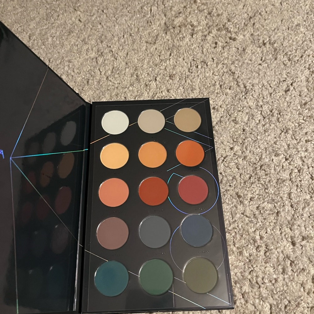 NIB! Zoeva matte eyeshadow palette.